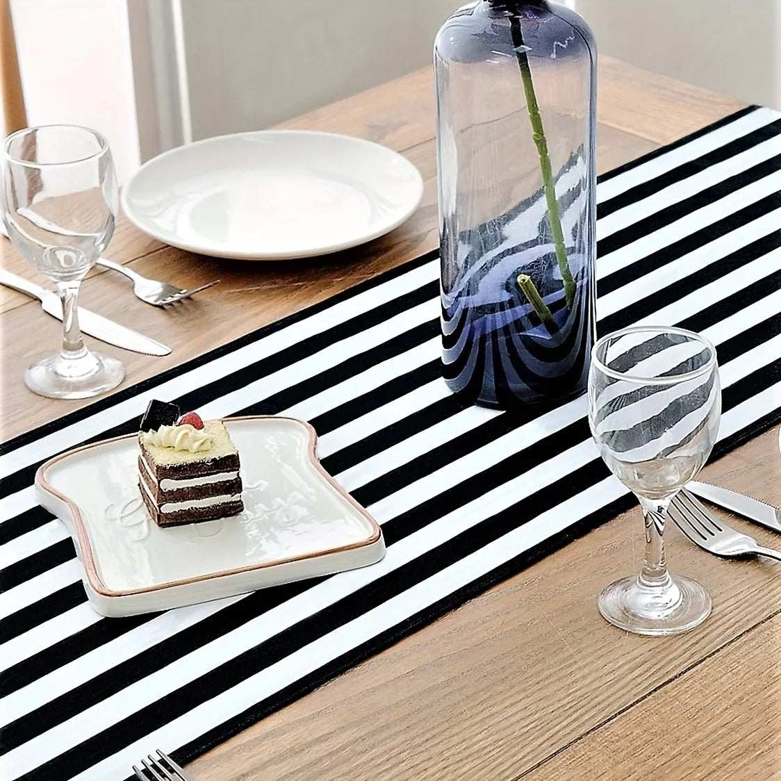 Geometric Stripe Linen Table Runner for Modern Home Decor - Smarsty