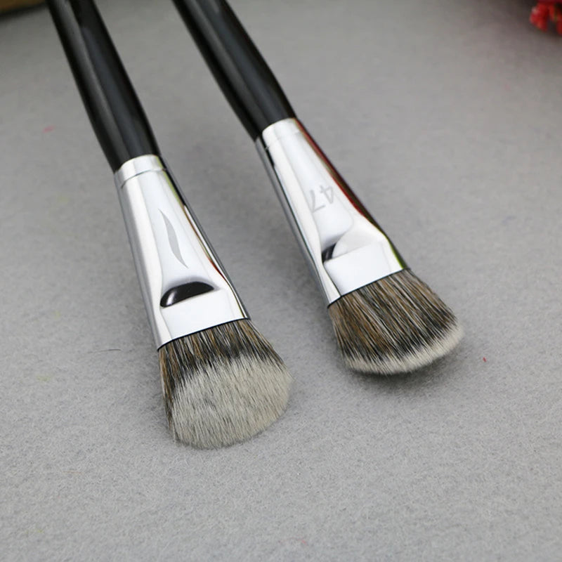 Professional Liquid Foundation Brush for Flawless Makeup - Smarsty