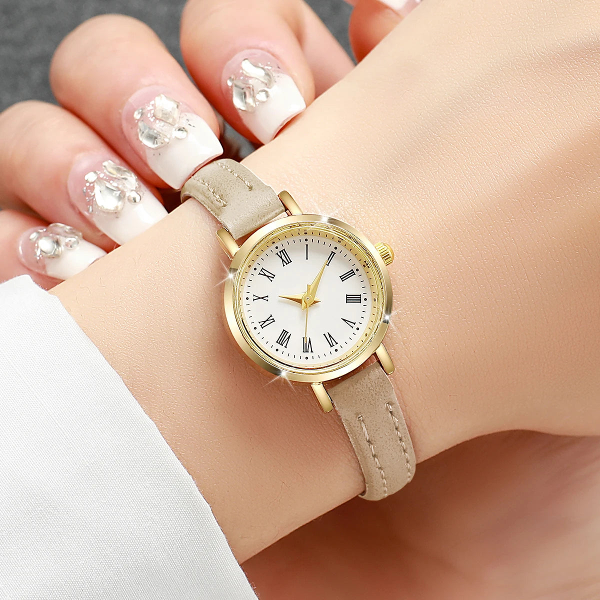 Fashionable Women's Quartz Watch with Leather Band - Smarsty