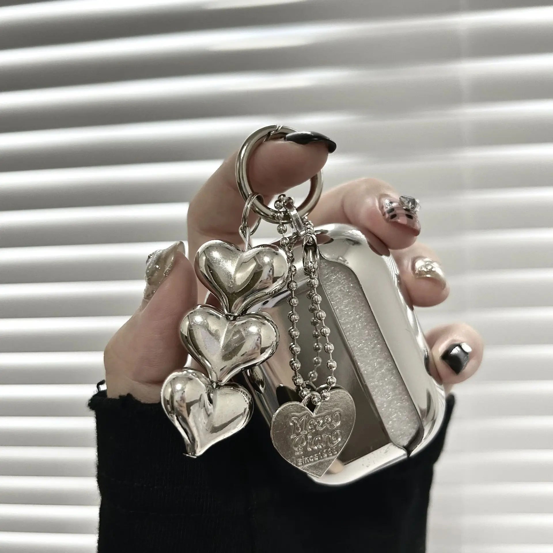 Luxury Silver Earphone Case with Heart Keyring - Smarsty