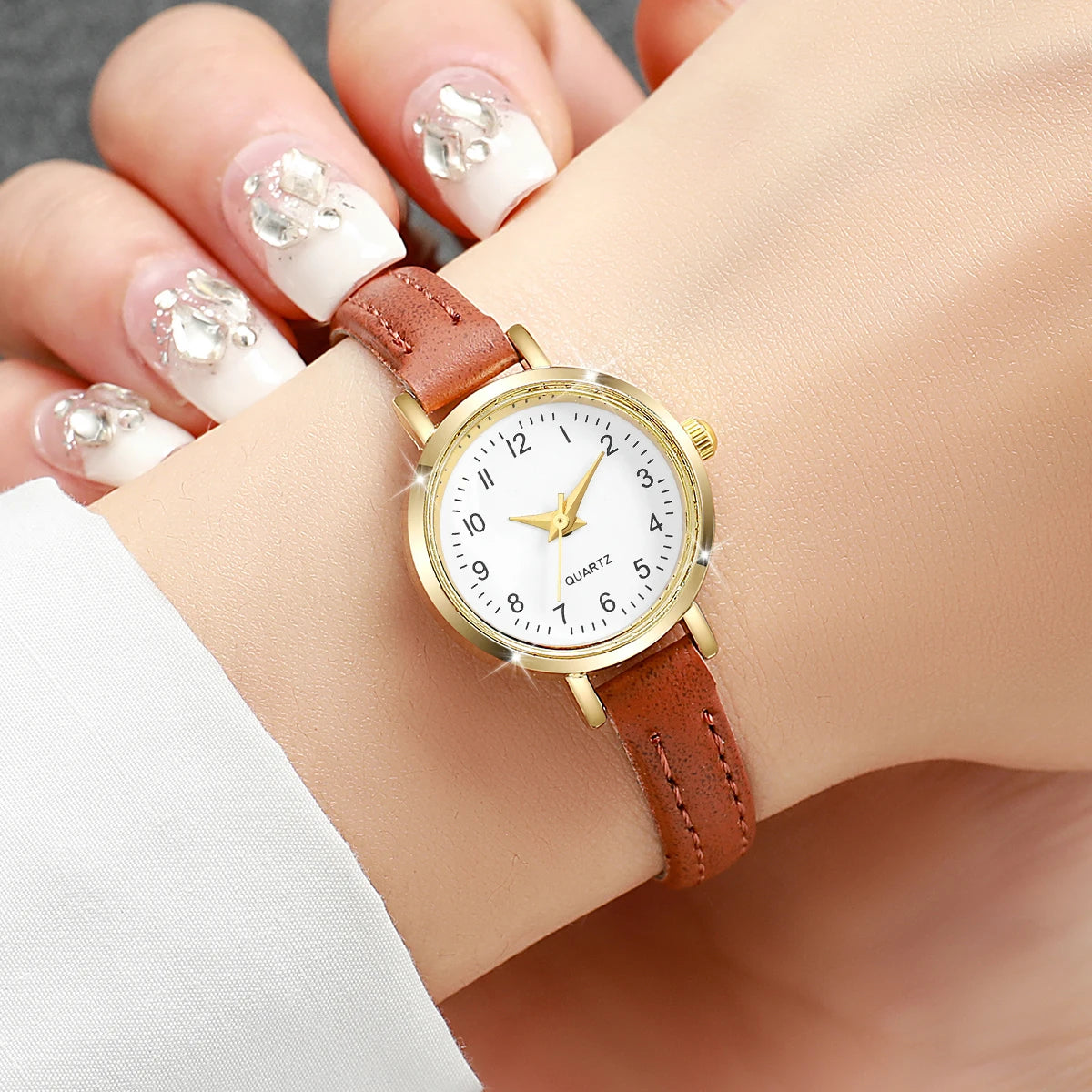 Fashionable Women's Quartz Watch with Leather Band - Smarsty