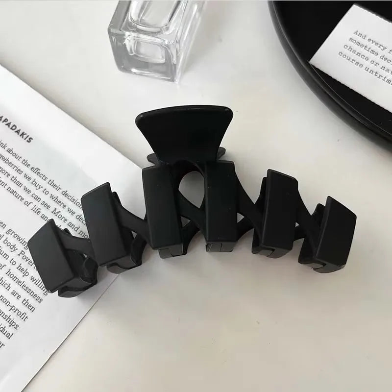 Elegant Black Geometric Hair Claw Secure Hold Easy Clip - Smarsty