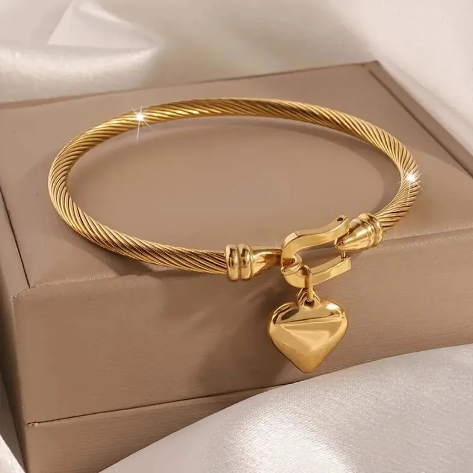 18k Gold Plated Stainless Steel Heart Bangle Bracelet - Smarsty
