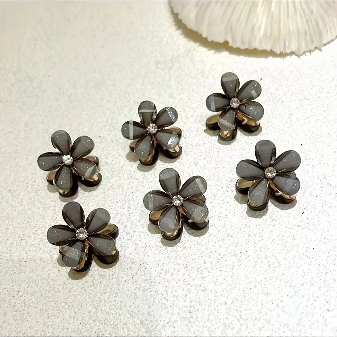 Flower Shaped Hair Grab Clips with Faux Pearl Accents - Smarsty