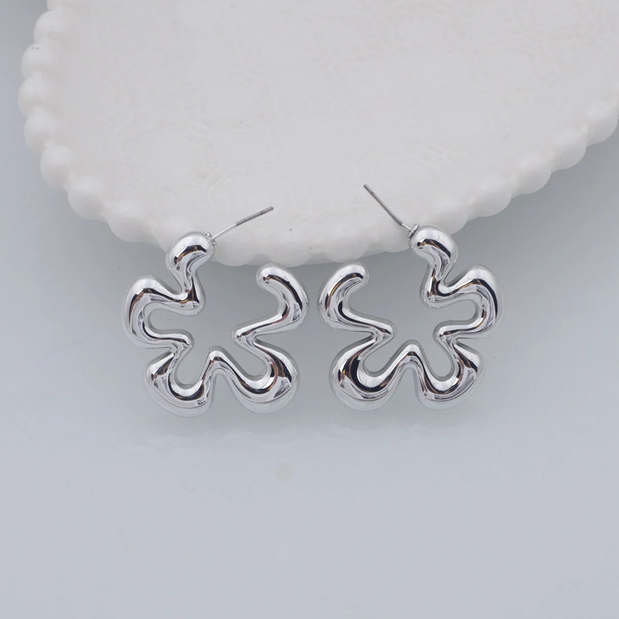 Gold Hollow Flower Drop Earrings for Women Fashion Jewelry - Smarsty