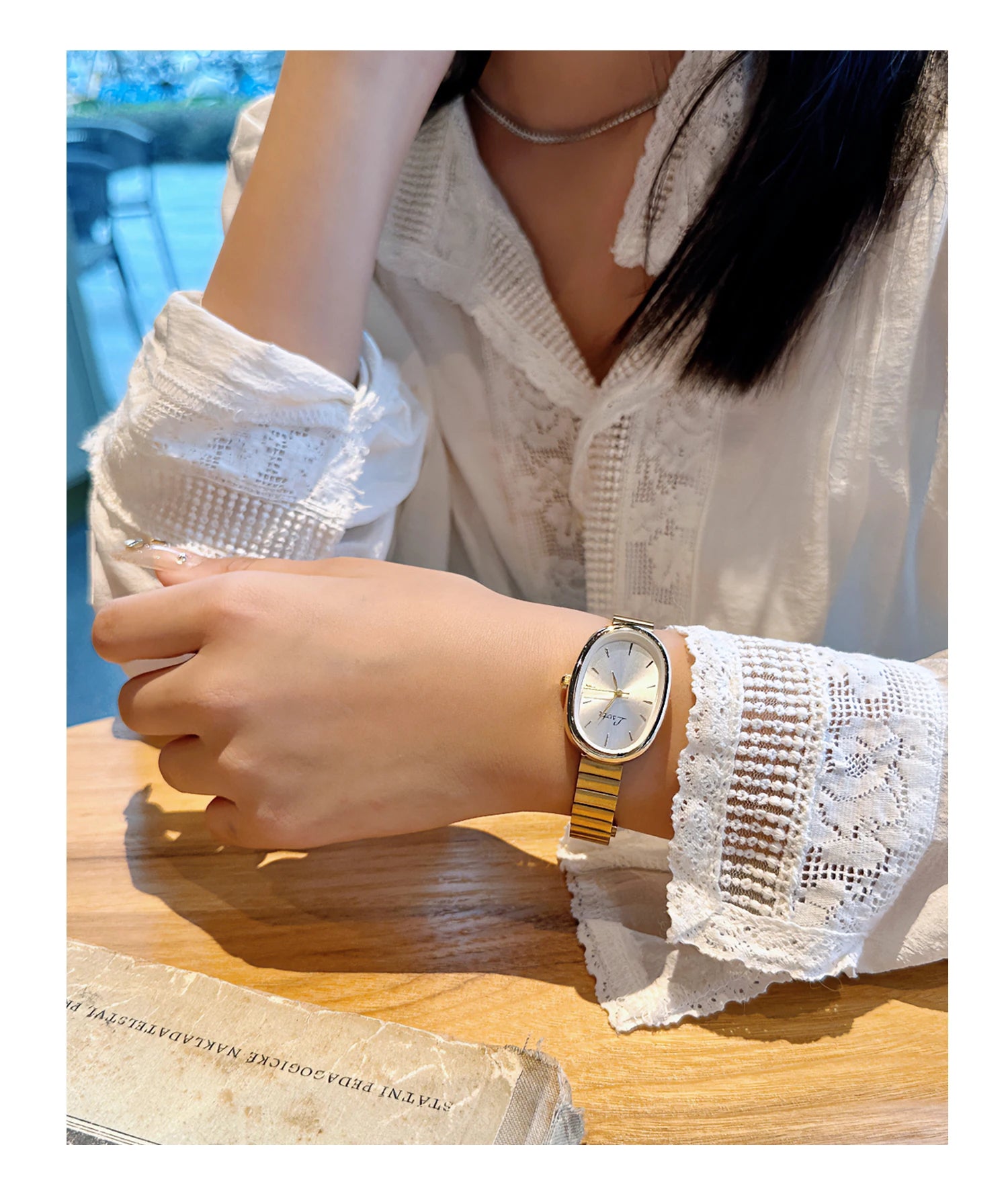 Fashionable Women's Quartz Watch with Gold Bracelet - Smarsty