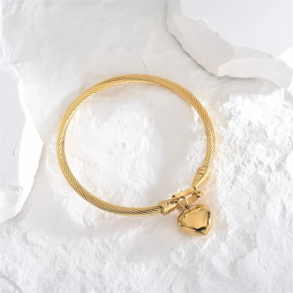 18k Gold Plated Stainless Steel Heart Bangle Bracelet - Smarsty