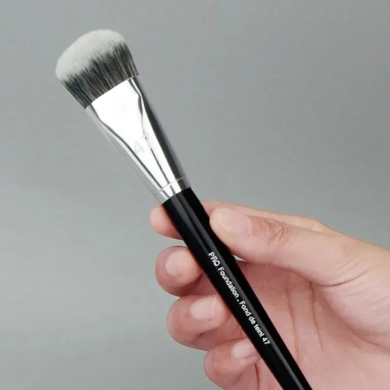 Professional Foundation Brush for Flawless Makeup Application - Smarsty