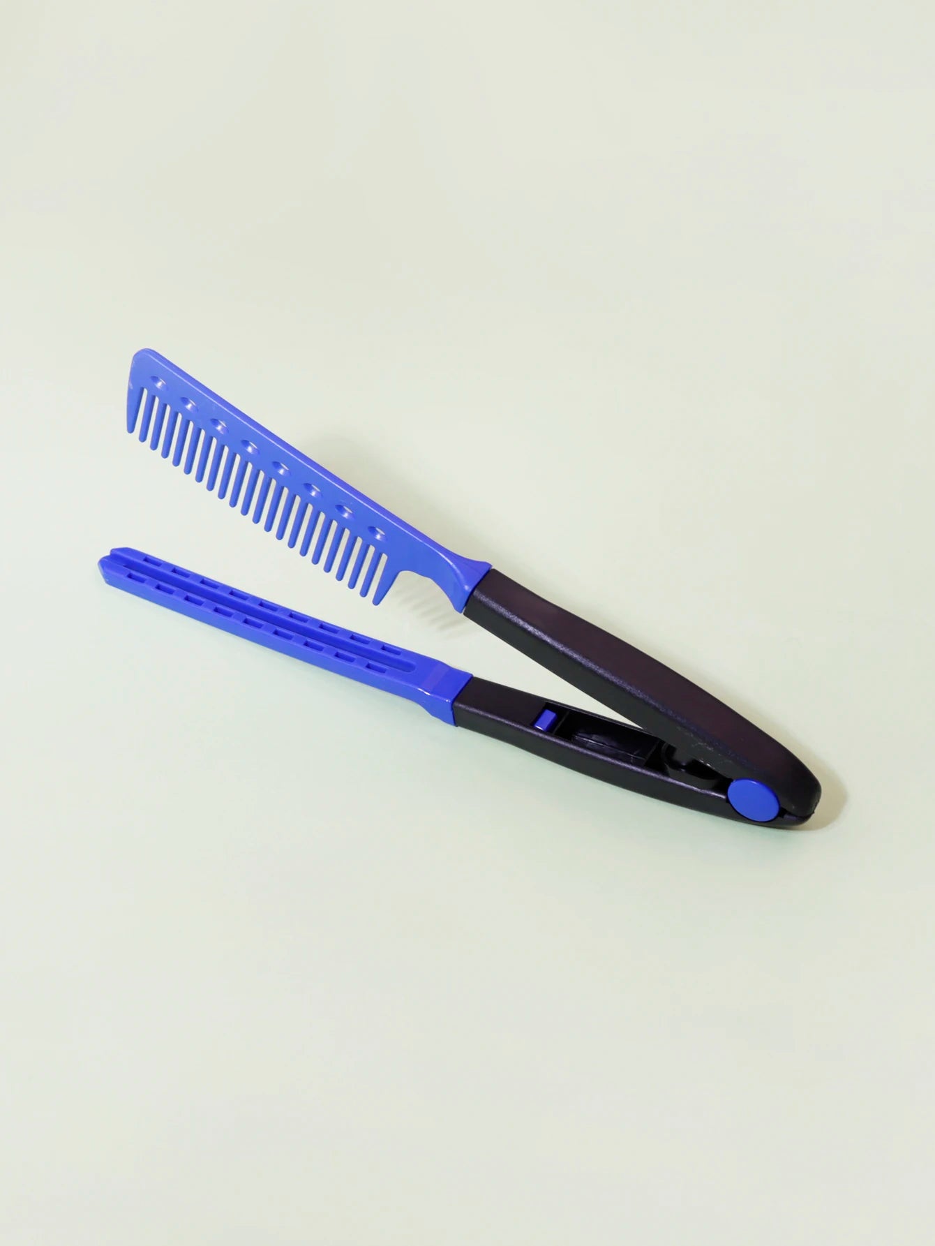 V-Shaped Straight Hair Comb for Effortless Styling - Smarsty