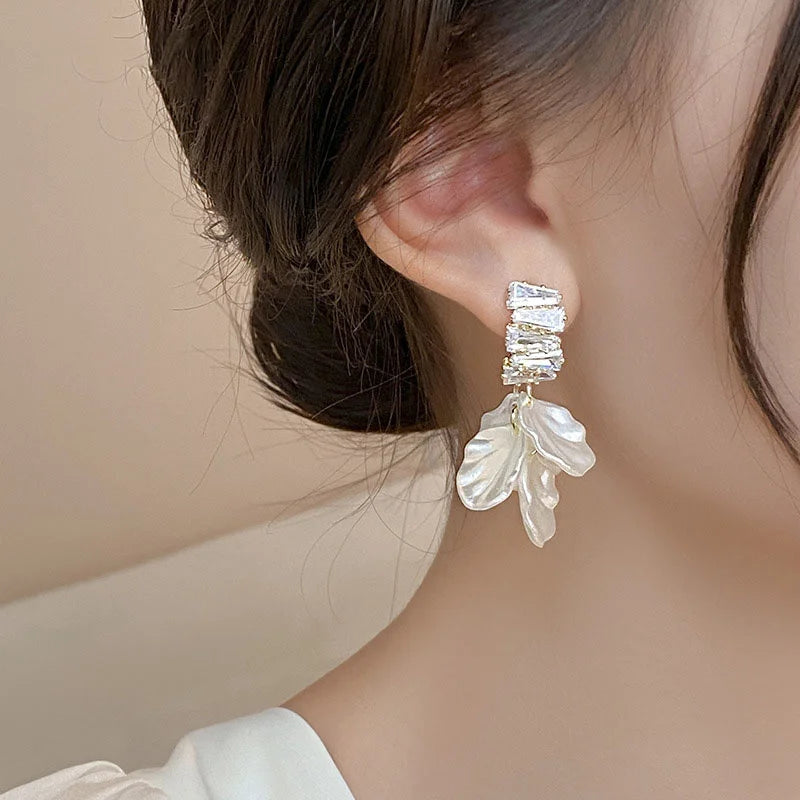 Korean White Shell Flower Drop Earrings for Women Fashion - Smarsty