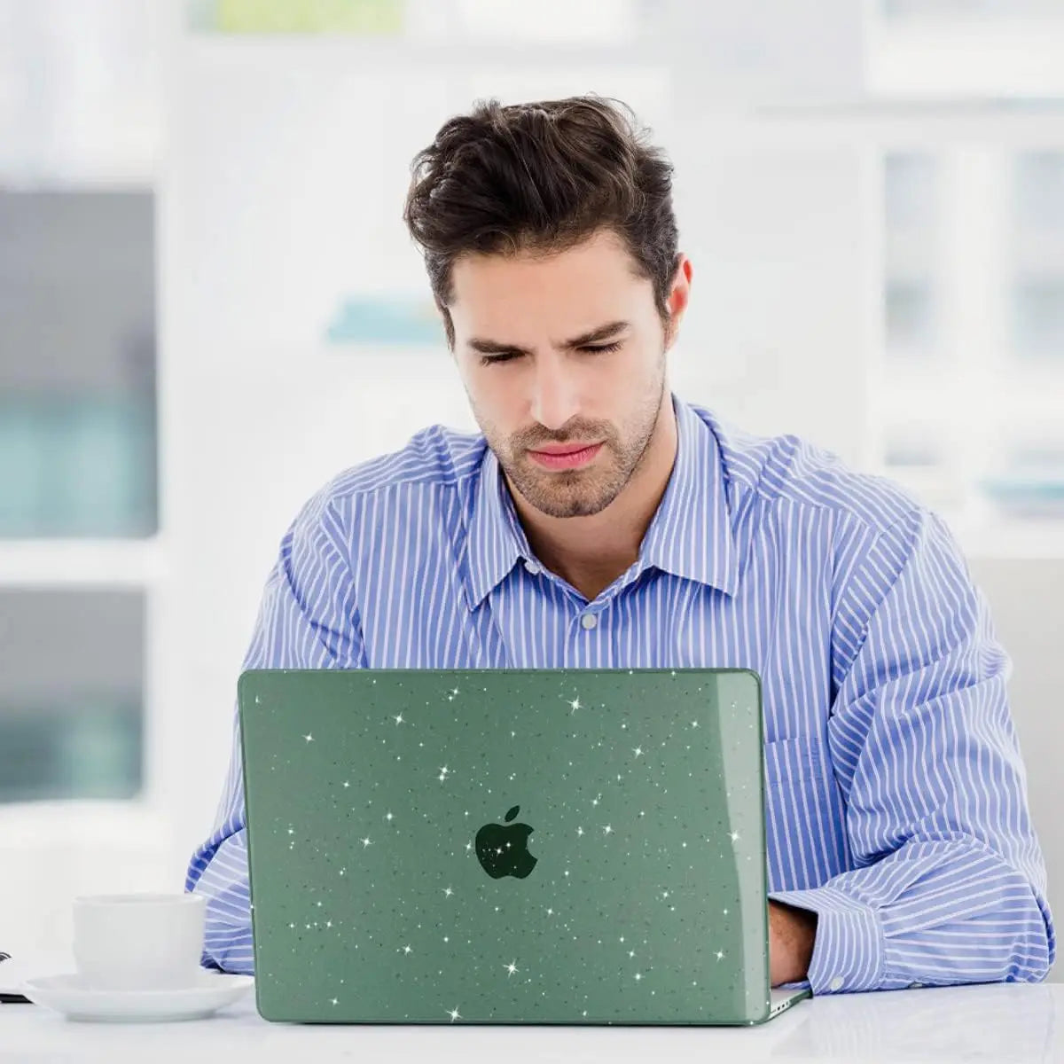 MacBook Air UltraSlim Hard Shell Case 13 to 15 Inches