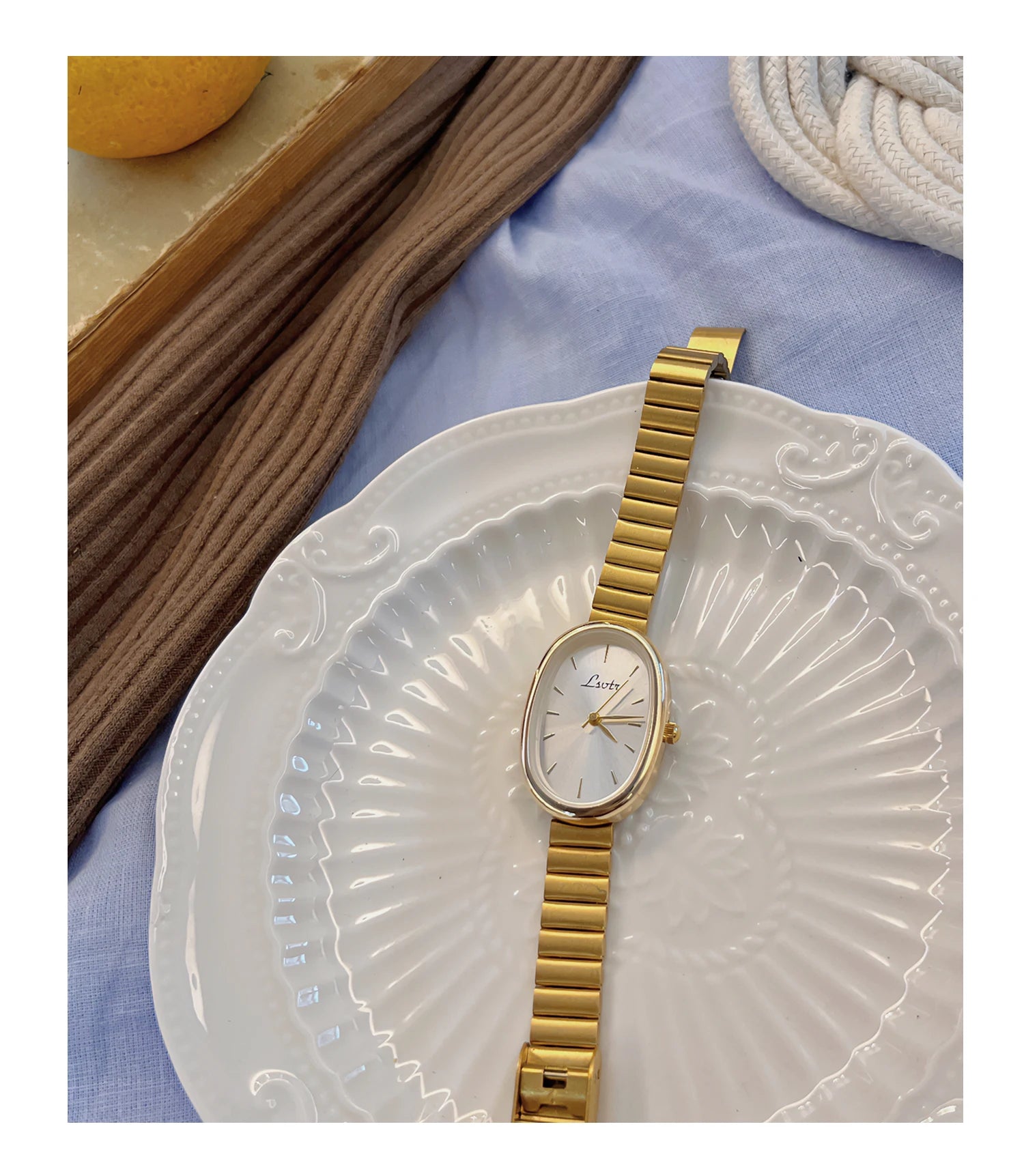 Fashionable Women's Quartz Watch with Gold Bracelet - Smarsty