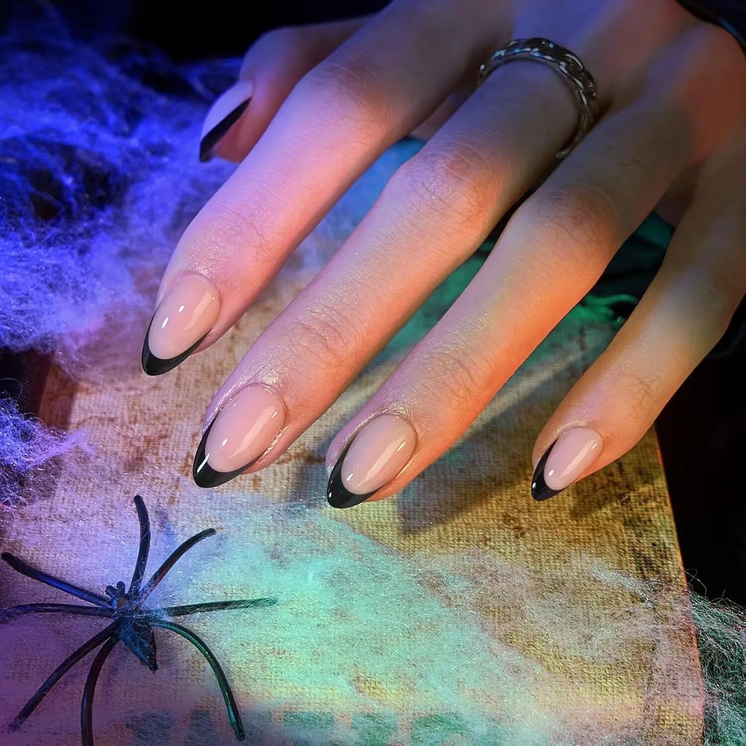 24 Piece Short Fake Nails Set with Glitter Tips - Smarsty