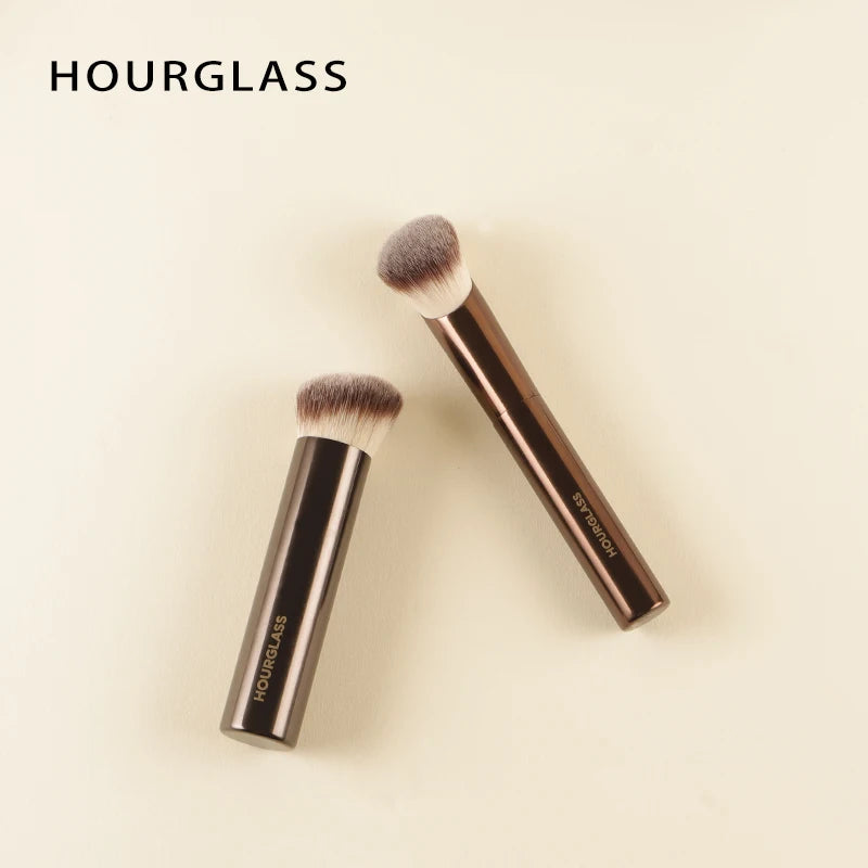 Hourglass Professional Makeup Brush for Versatile Application - Smarsty
