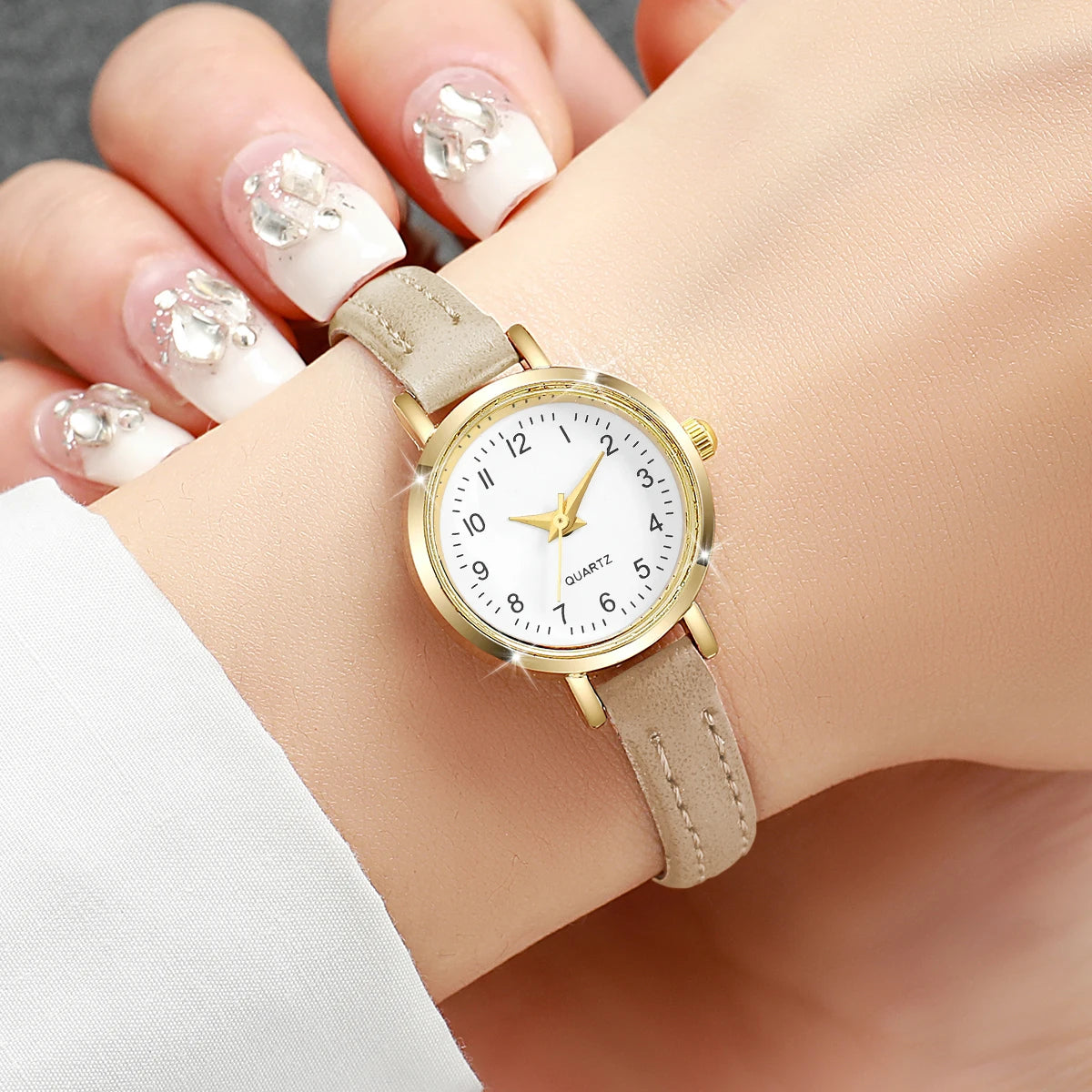 Fashionable Women's Quartz Watch with Leather Band - Smarsty
