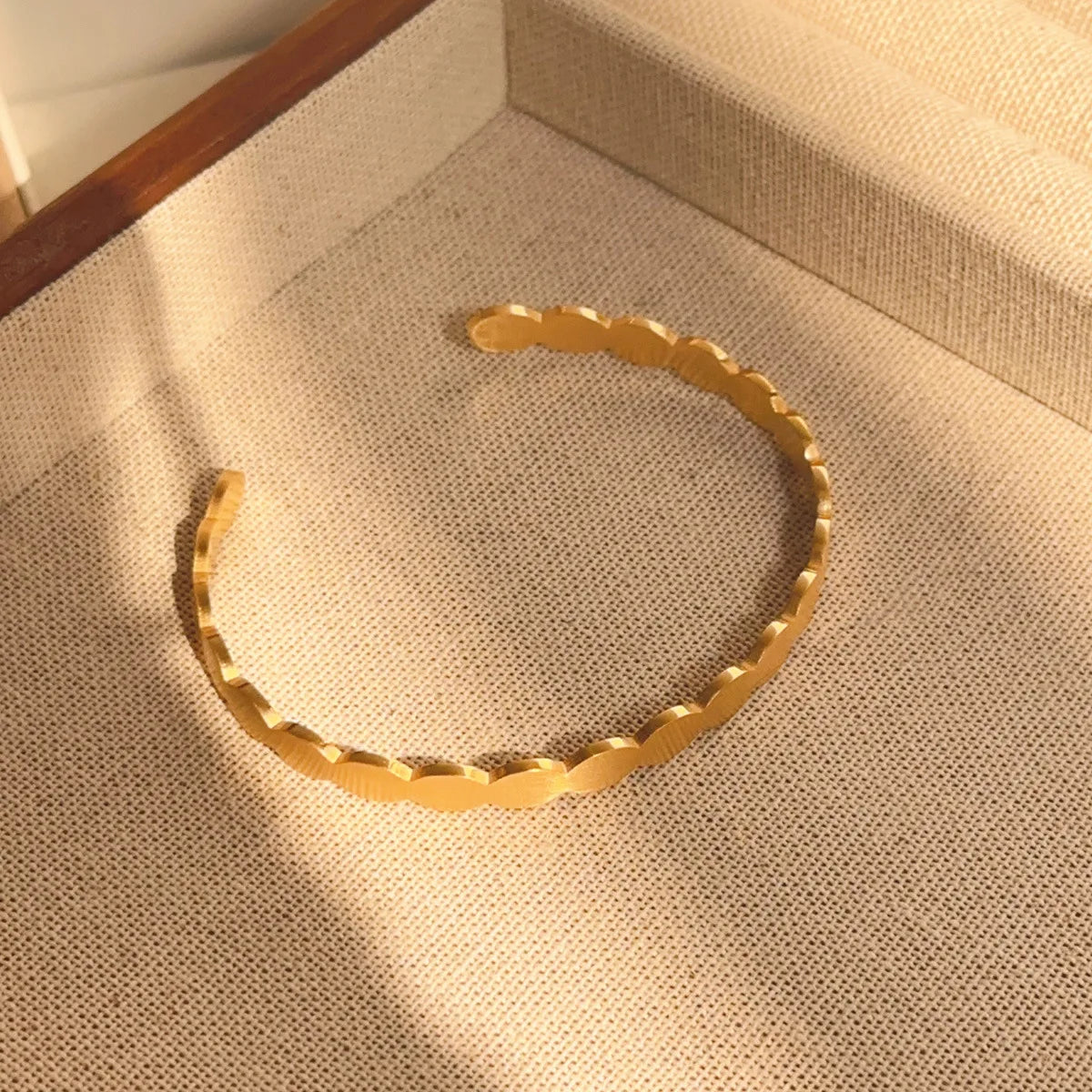 Creative Gold Cuff Bracelet for Women’s Fashion - Smarsty