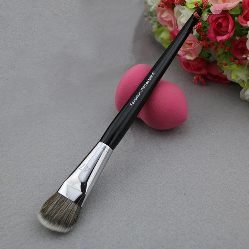 Professional Liquid Foundation Brush for Flawless Makeup - Smarsty