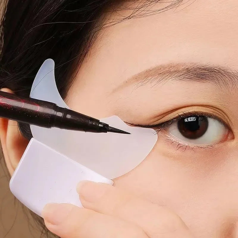 Multi-Functional Eyeliner Stencils for Quick Makeup - Smarsty