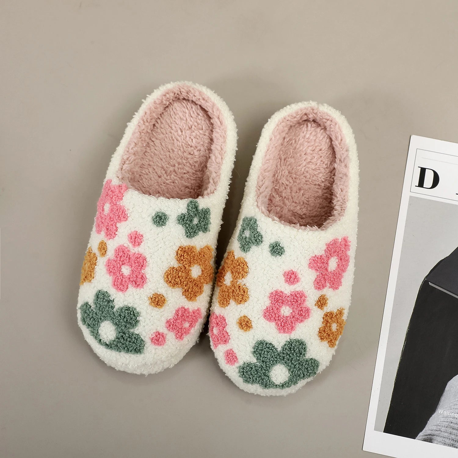 A Pair of Brown Plush Kapibara Animal Patterns, Furry Home Soft Soles, Comfortable Furry Slippers, Cute, Warm and Non-Slip Indoor Slippers for Men and Women, Lightweight, Silent and Comfortable Shoes, the First Choice for Hol - Smarsty