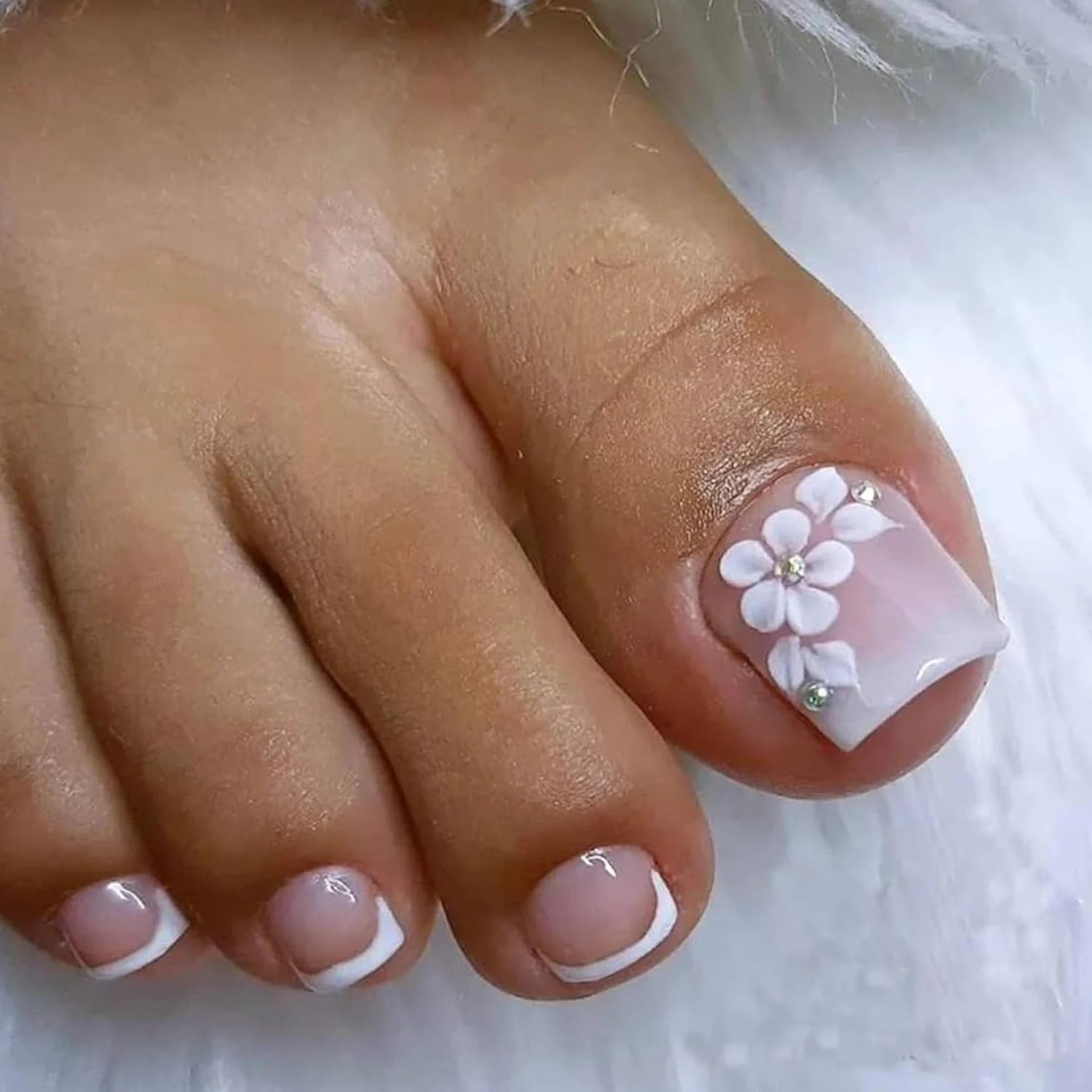 24pcs Glossy Nude Press On Toe Nails With French Edge - Smarsty