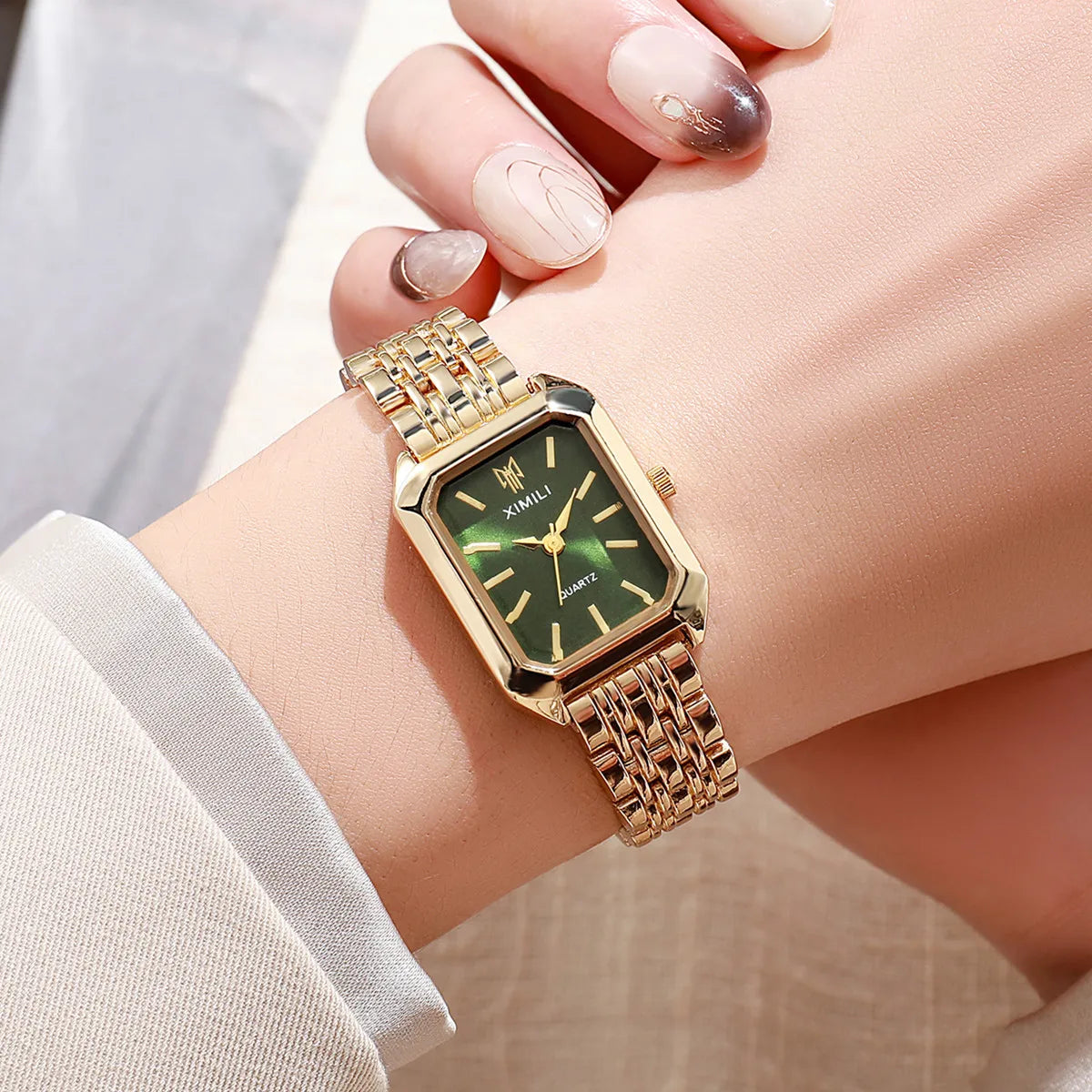 Luxury Gold Plated Women's Quartz Watch with Simple Design - Smarsty
