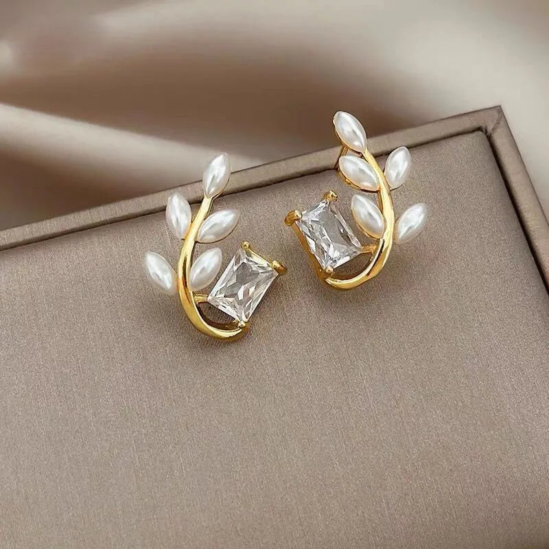 Minimal Geometric Circle Pearl Stud Earrings for Women - Smarsty