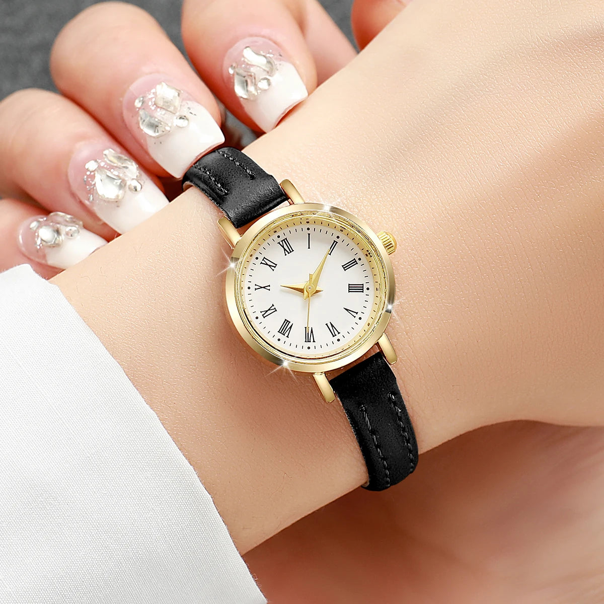 Fashionable Women's Quartz Watch with Leather Band - Smarsty