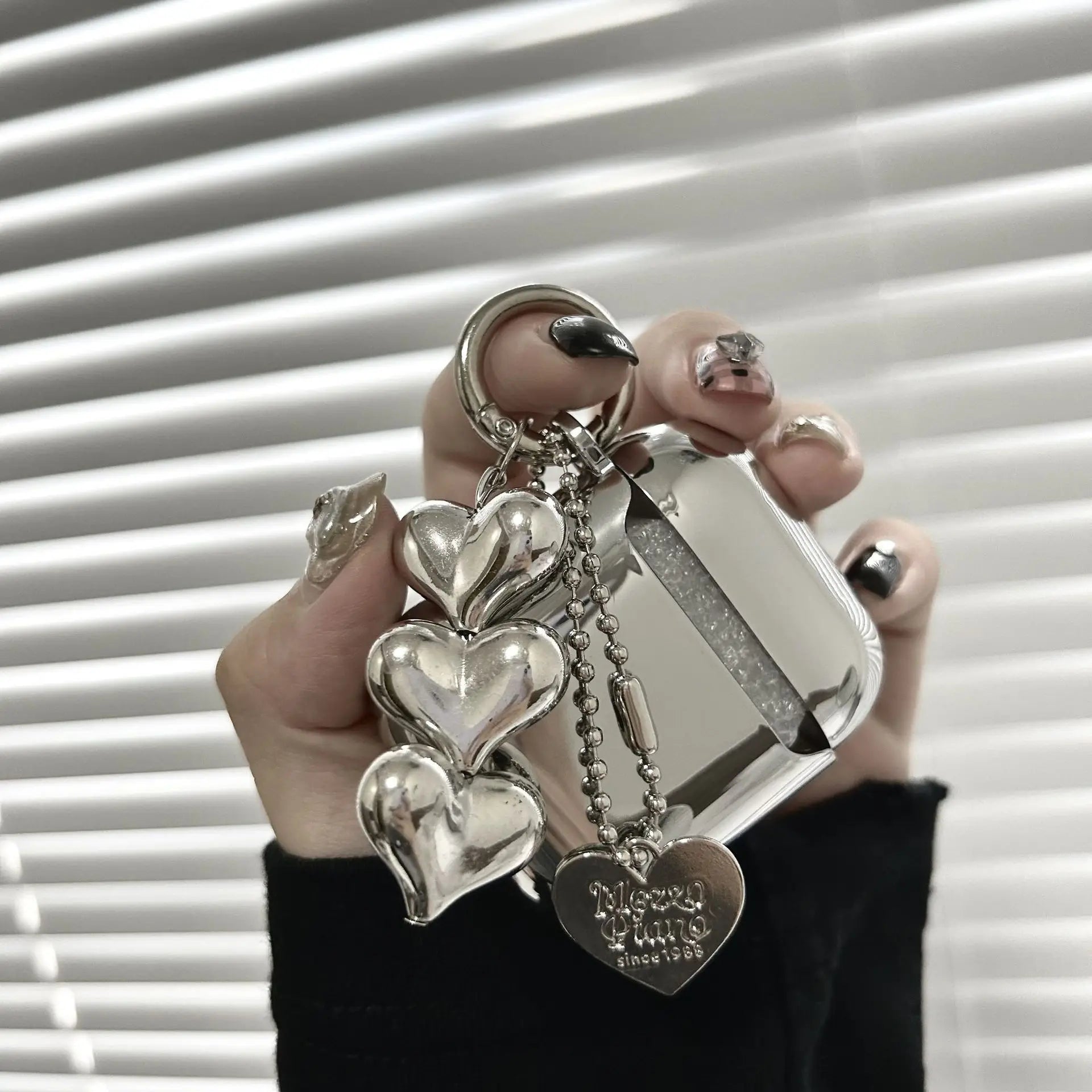 Luxury Silver Earphone Case with Heart Keyring - Smarsty