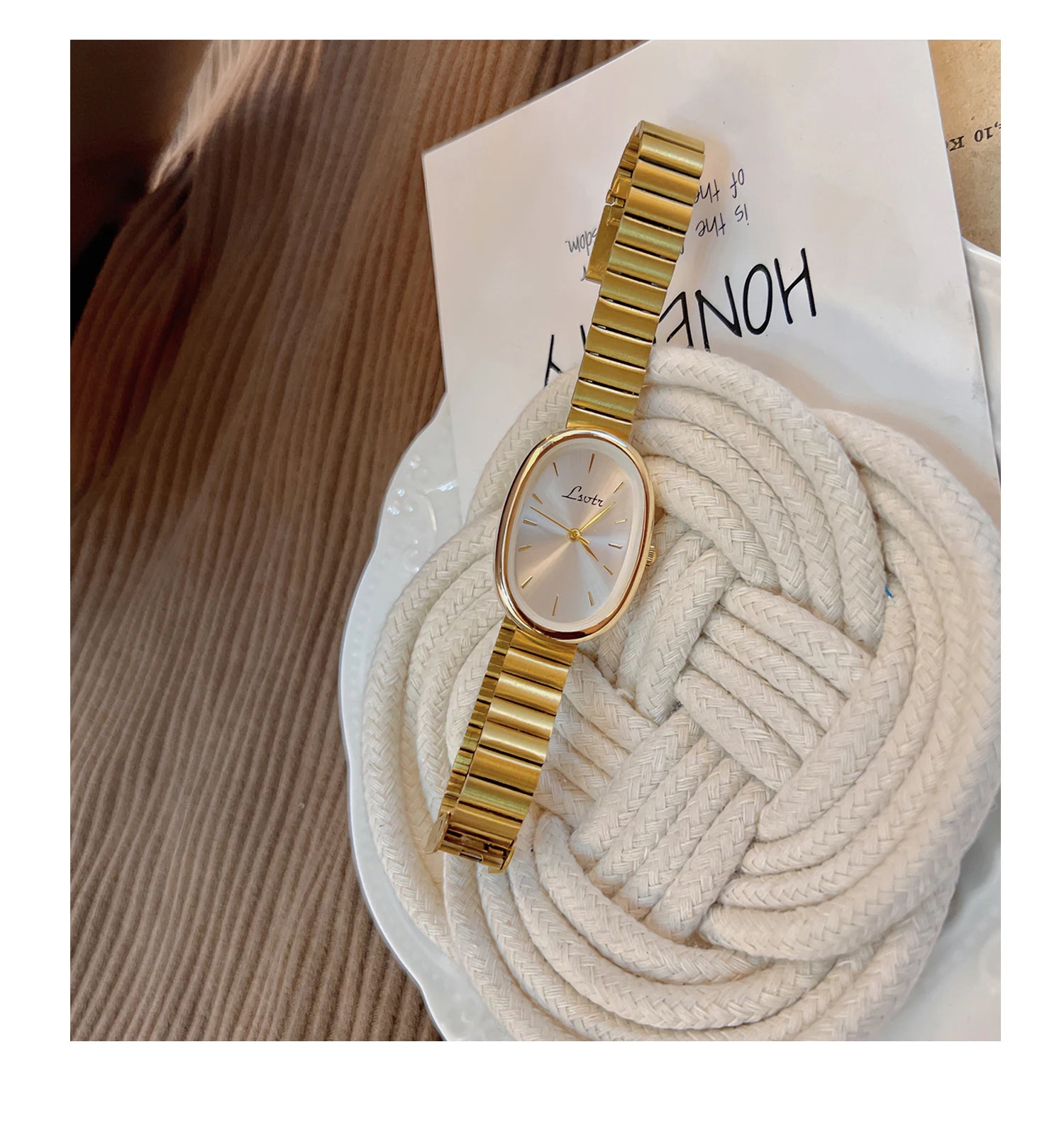 Fashionable Women's Quartz Watch with Gold Bracelet - Smarsty