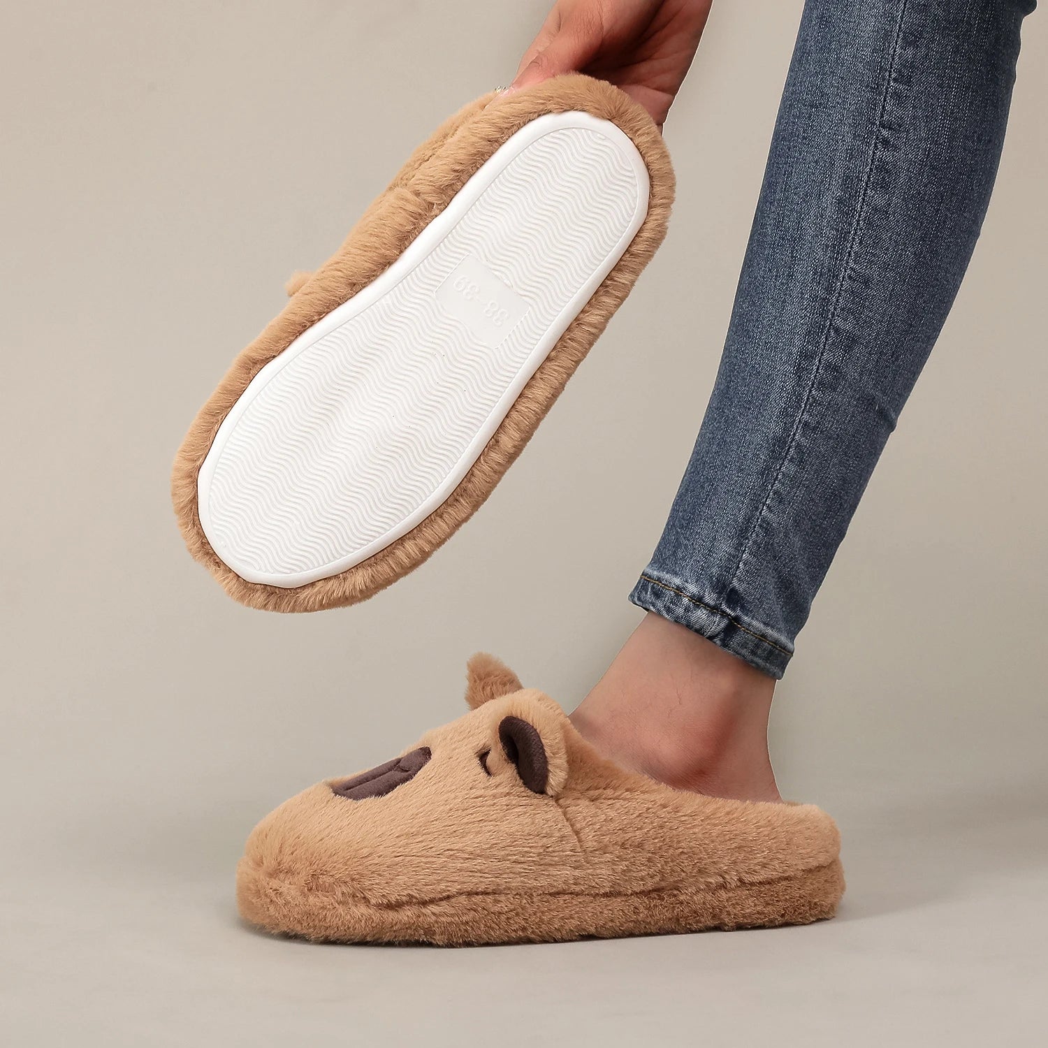 A Pair of Brown Plush Kapibara Animal Patterns, Furry Home Soft Soles, Comfortable Furry Slippers, Cute, Warm and Non-Slip Indoor Slippers for Men and Women, Lightweight, Silent and Comfortable Shoes, the First Choice for Hol - Smarsty