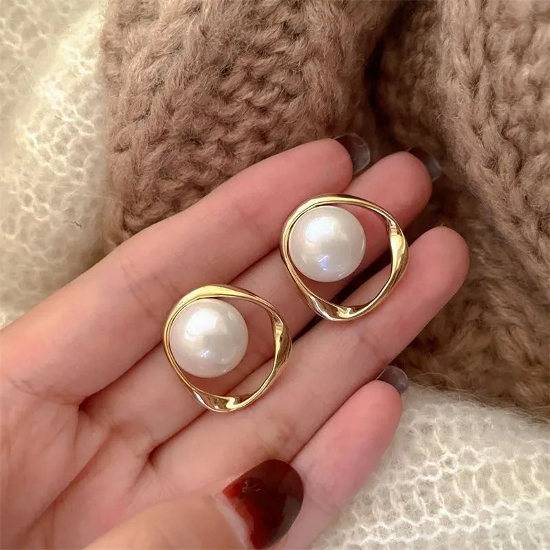Heart Shaped Pearl Geometric Earrings For Women Daily Wear - Smarsty