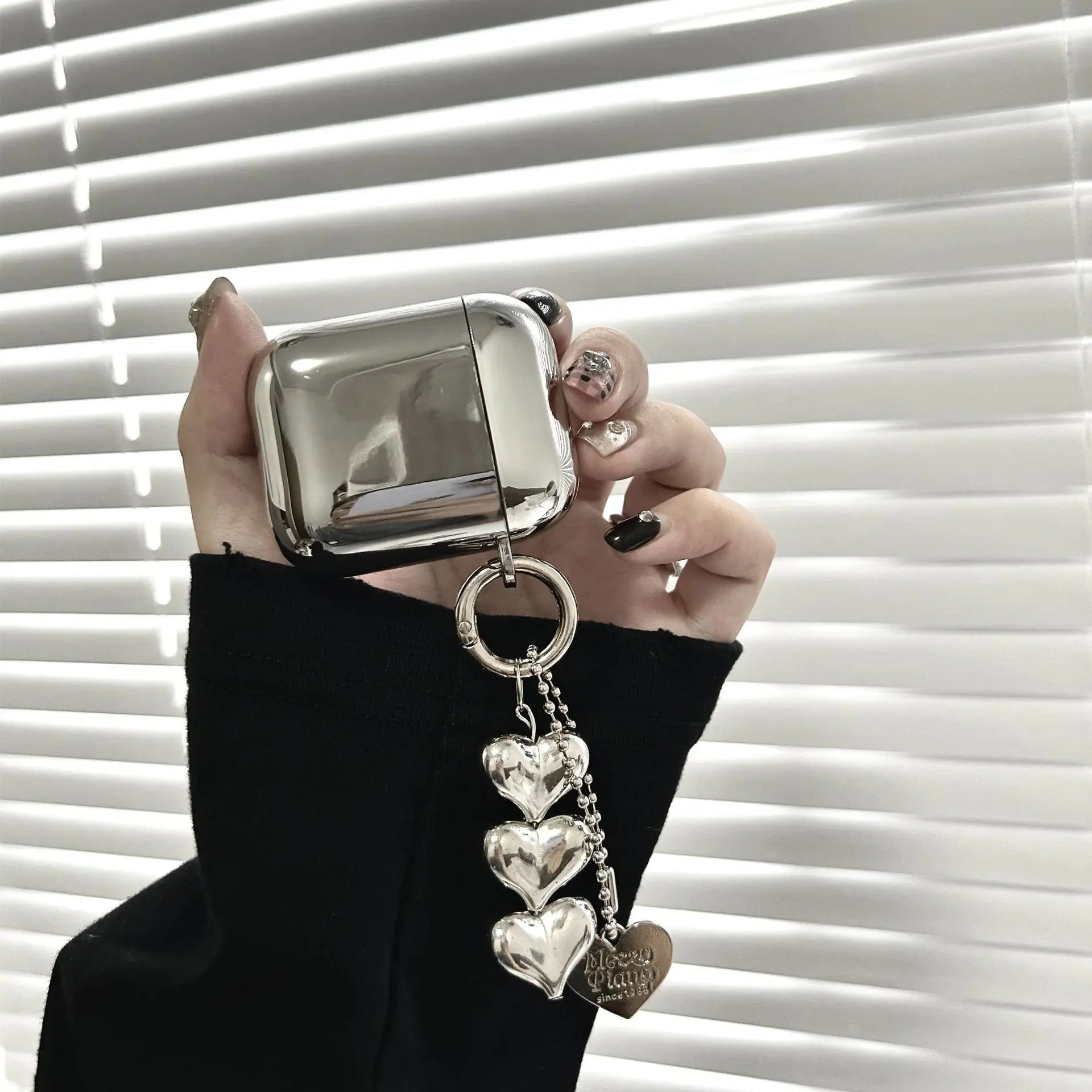Luxury Silver Earphone Case with Heart Keyring - Smarsty