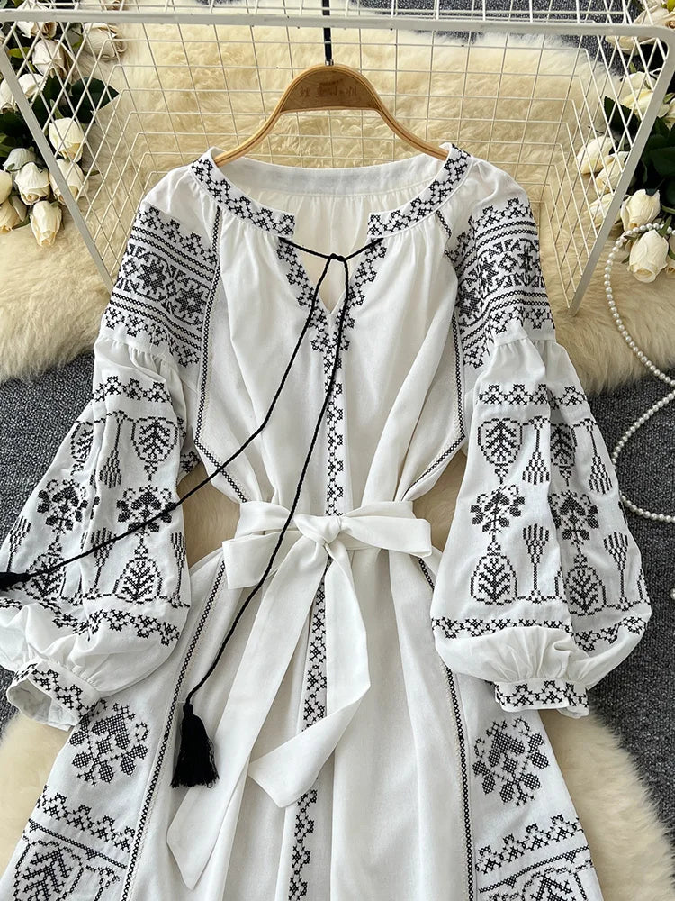Bohemian Retro Ethnic Style Dress Women's New Spring Autumn Embroidered Lace Up Lantern Sleeves Waist Cinching Long Dress A155 - Smarsty