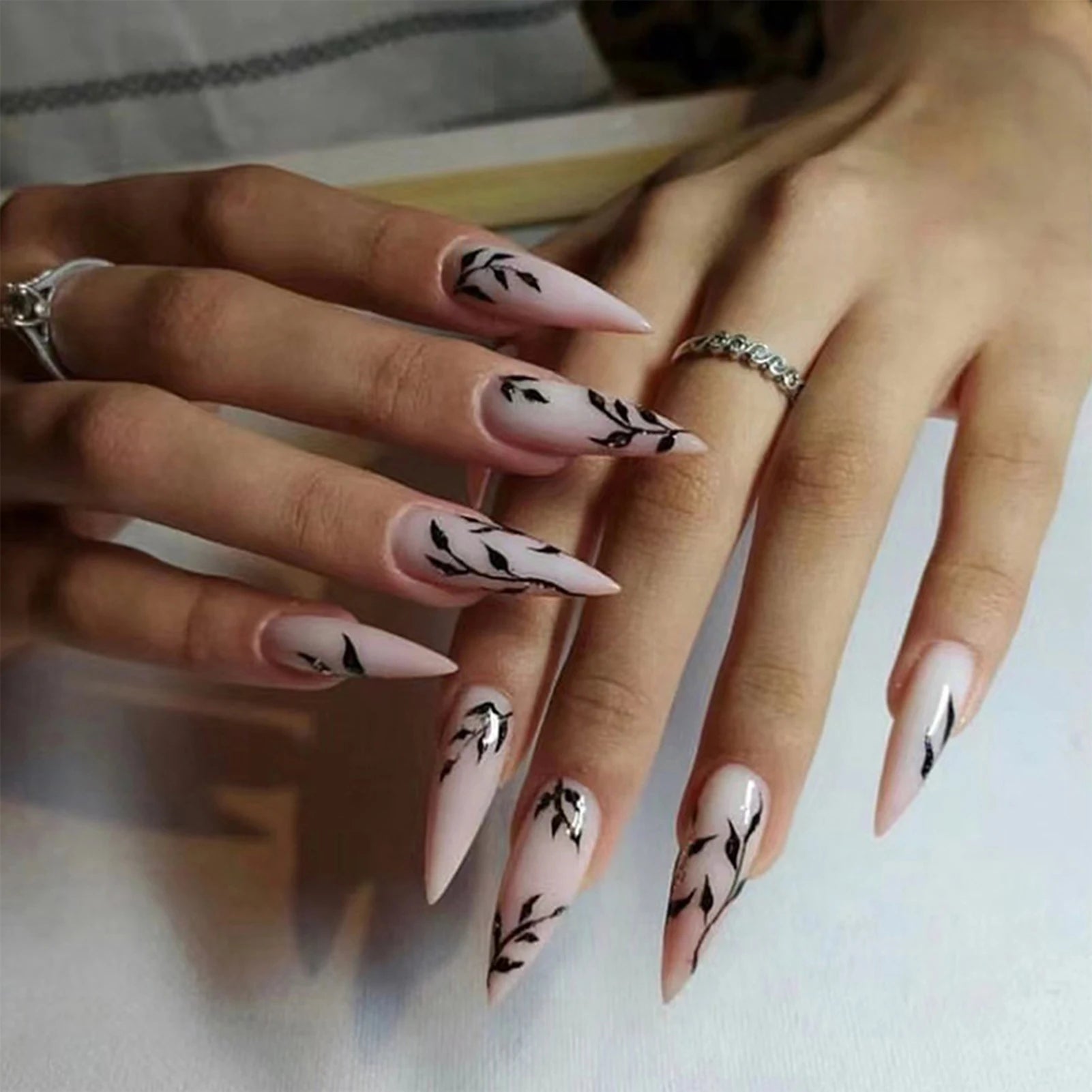 24 Piece Glossy Black Press On Nails Set - Smarsty