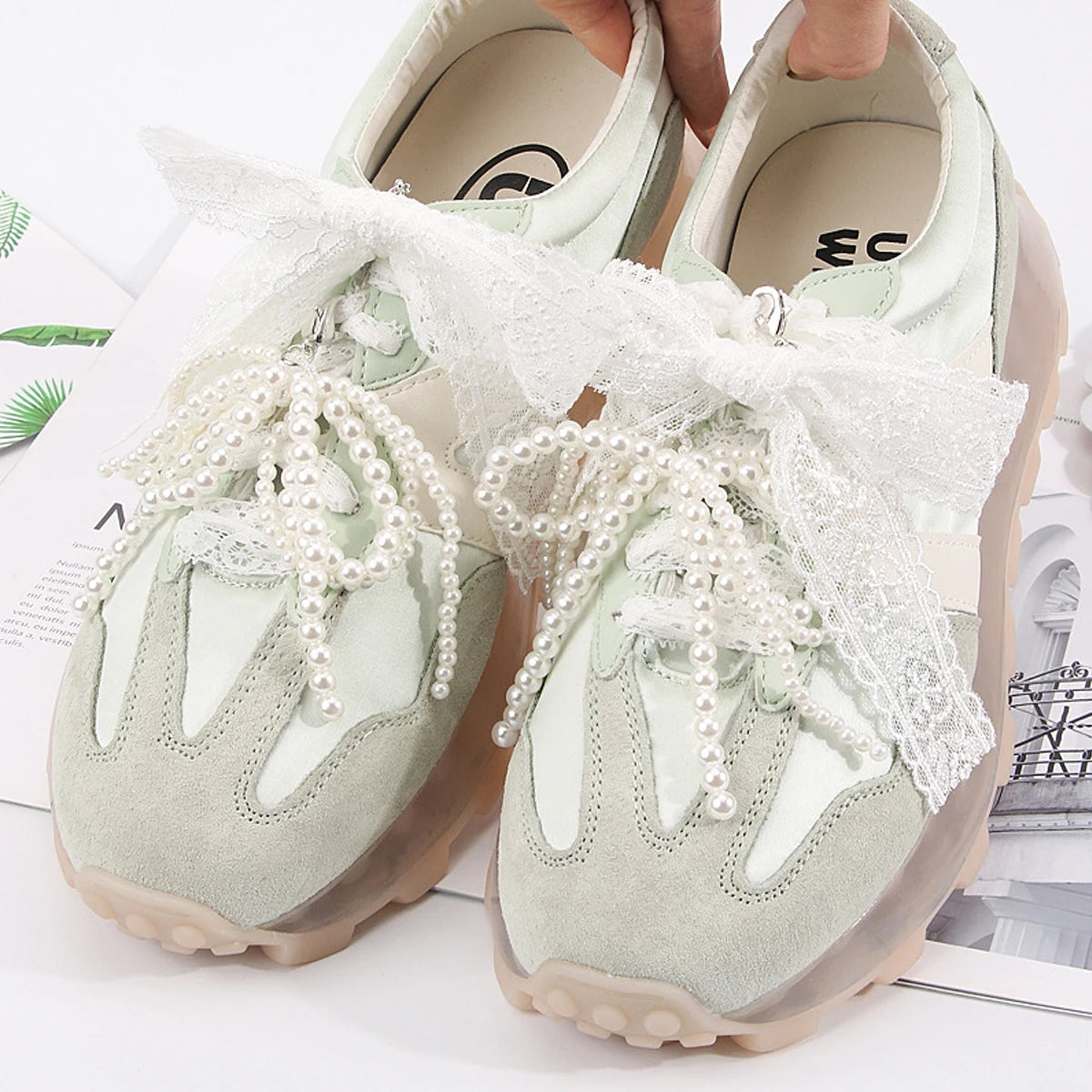 1Pairs Bowknot Shoe Decoration Shoe Lace Clips with Stylish Beaded Sneakers,Detachable Resin Pearls Flower Shoe Clips Decorative