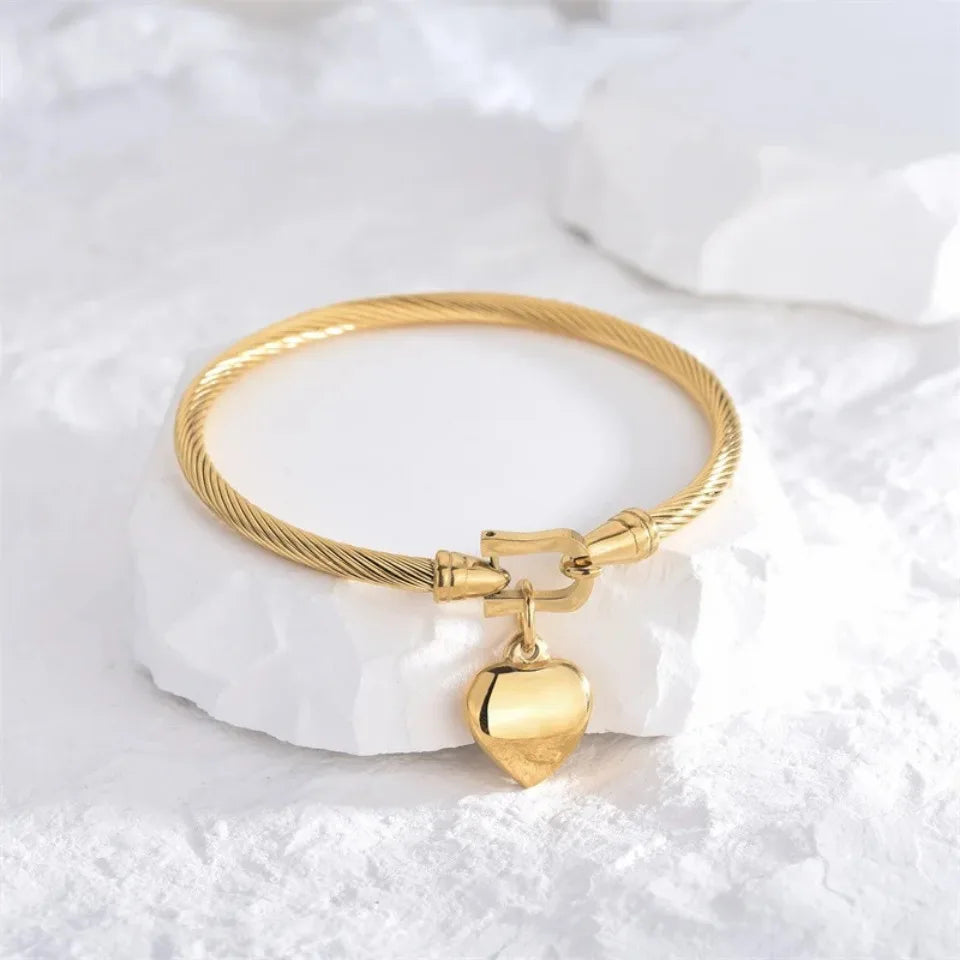 18k Gold Plated Stainless Steel Heart Bangle Bracelet - Smarsty