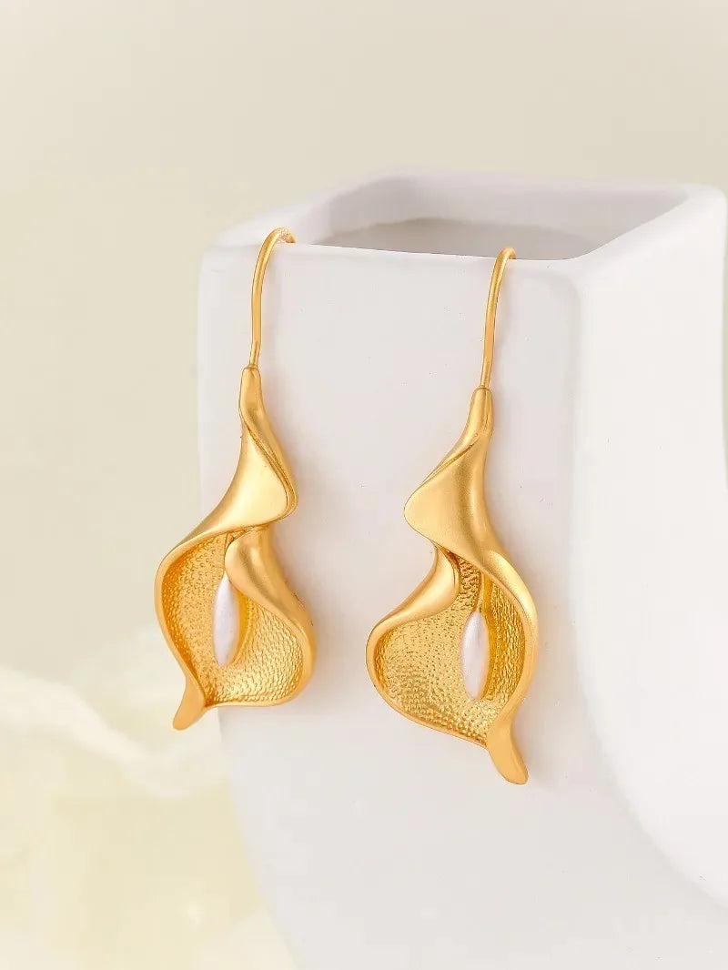 Elegant Flower Dangle Earrings in Gold and Silver Colors - Smarsty
