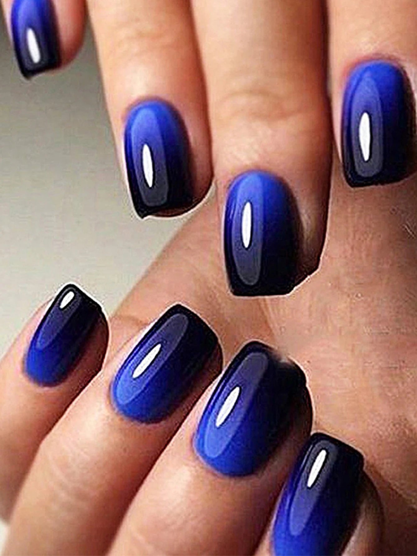 24 Piece Short Fake Nails Set with Glitter Tips - Smarsty