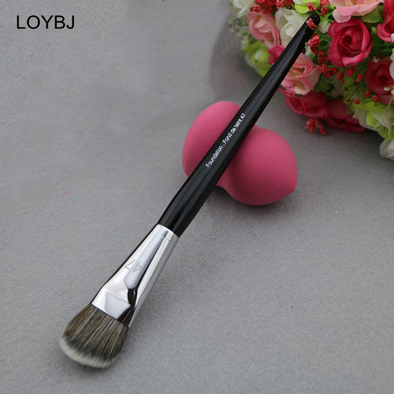 Professional Liquid Foundation Brush for Flawless Makeup - Smarsty