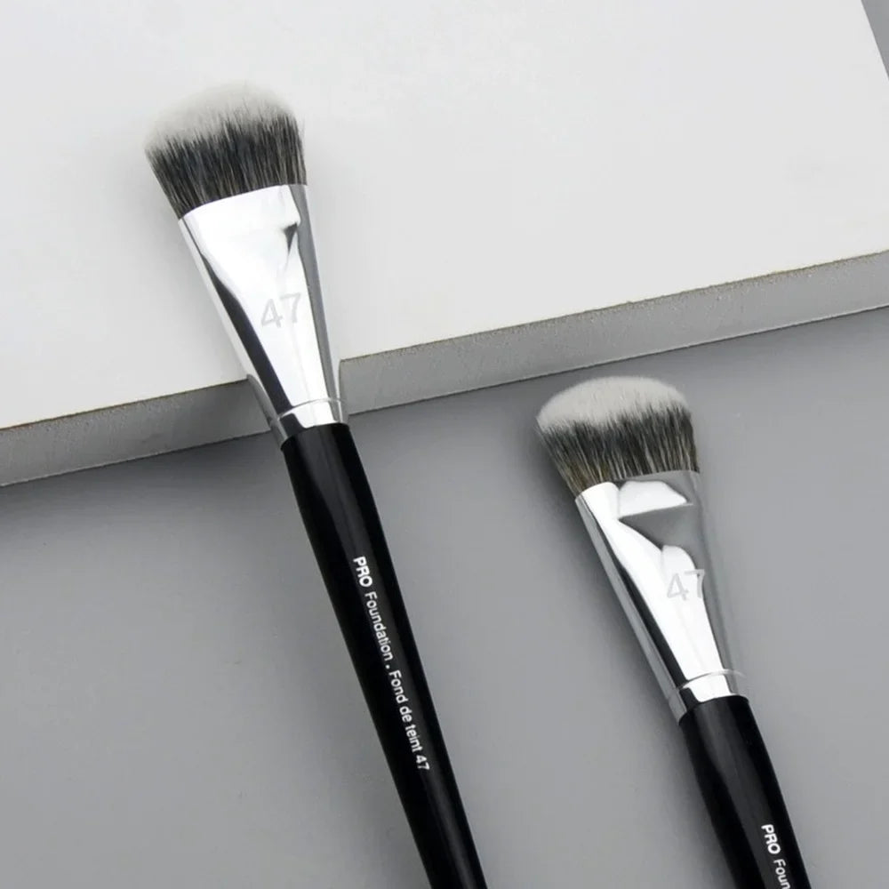 Professional Foundation Brush for Flawless Makeup Application - Smarsty