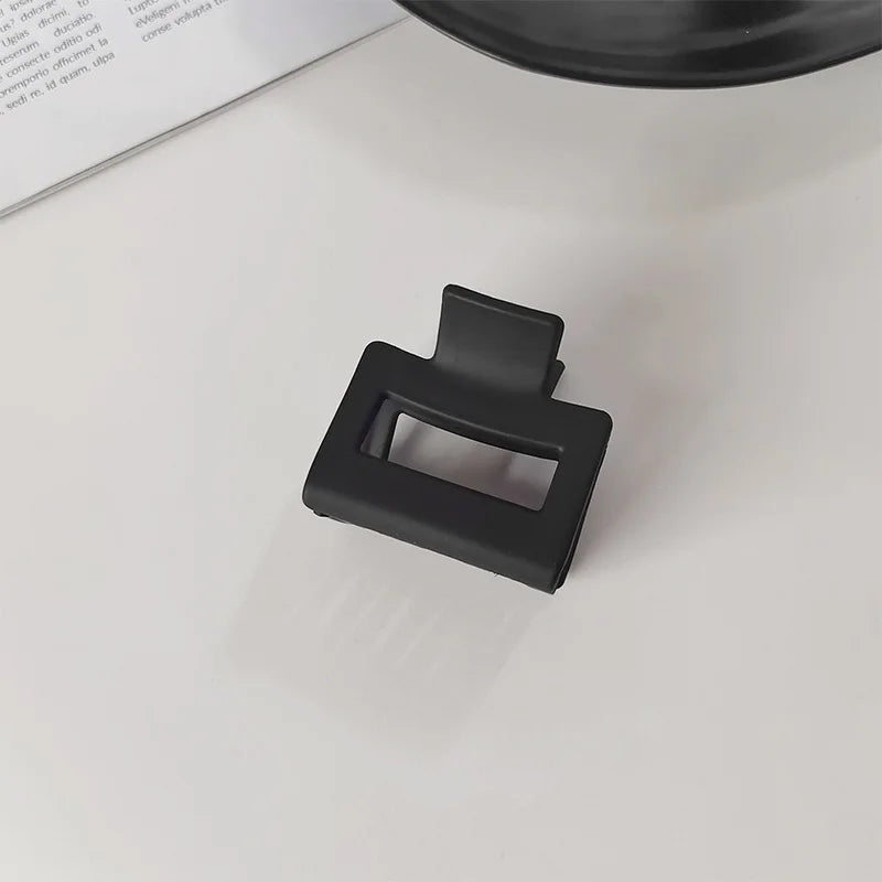 Elegant Black Geometric Hair Claw Secure Hold Easy Clip - Smarsty