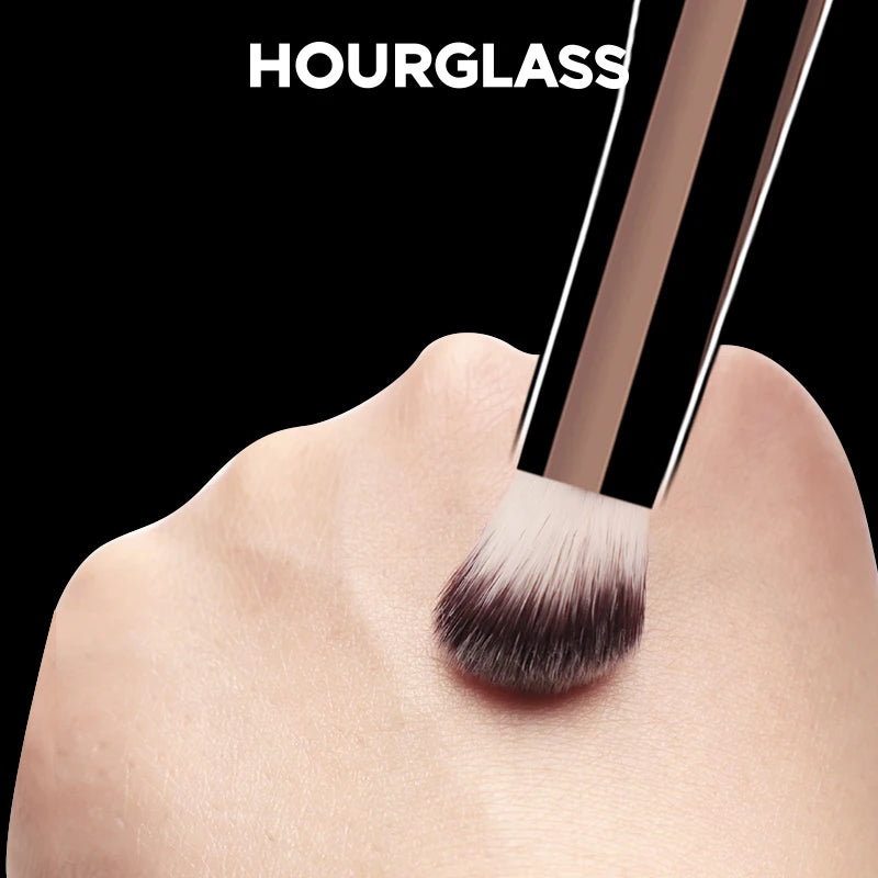 Hourglass No 19 Concealer Brush for Seamless Finish - Smarsty