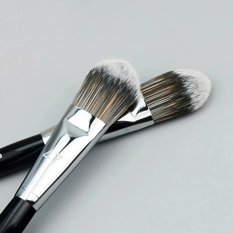 Professional Foundation Brush for Flawless Makeup Application - Smarsty