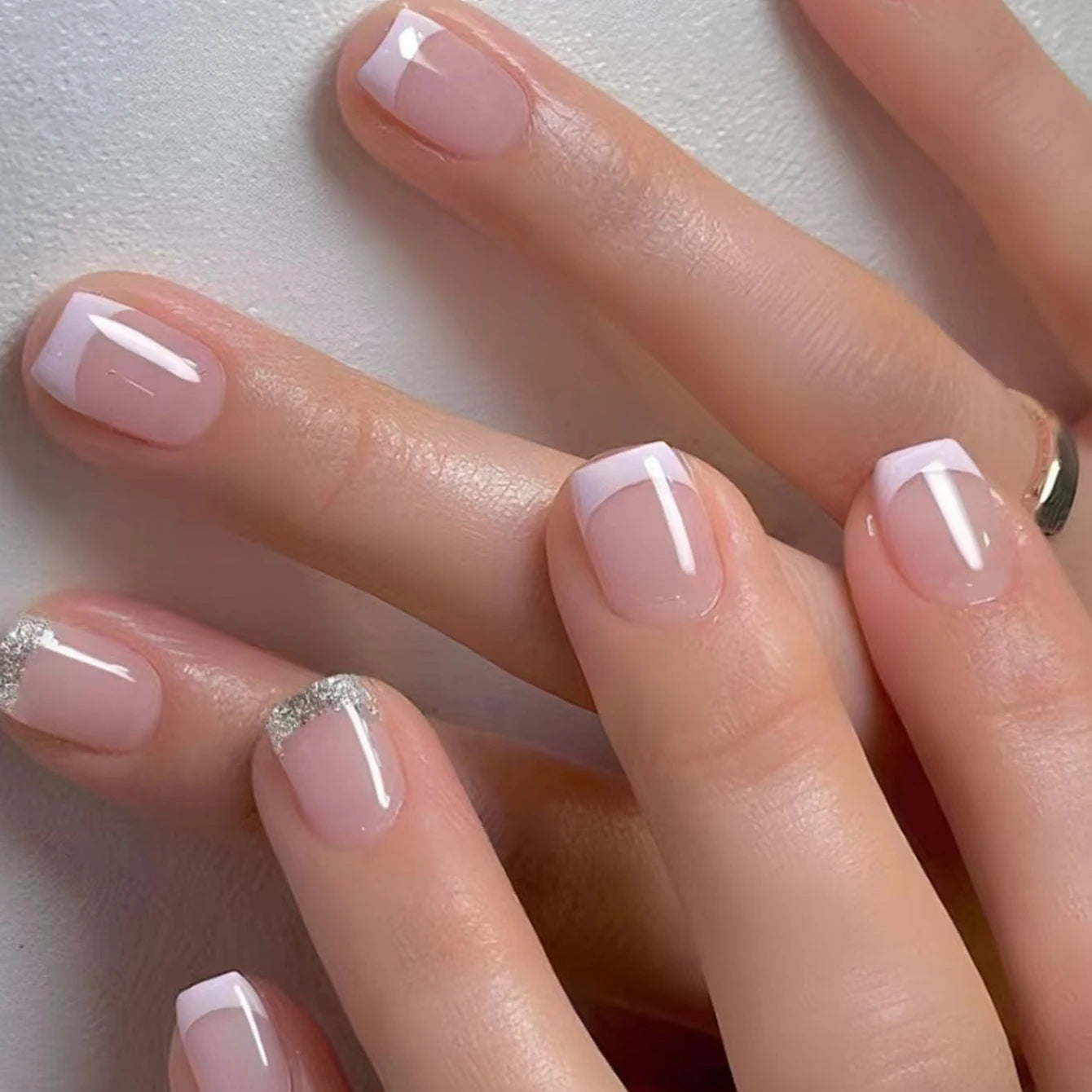24 Piece Short Fake Nails Set with Glitter Tips - Smarsty