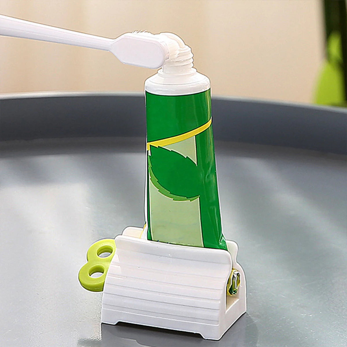 Efficient and Hassle-Free Toothpaste Tube Squeezer for a Smooth and Comfortable Brushing Experience - Smarsty
