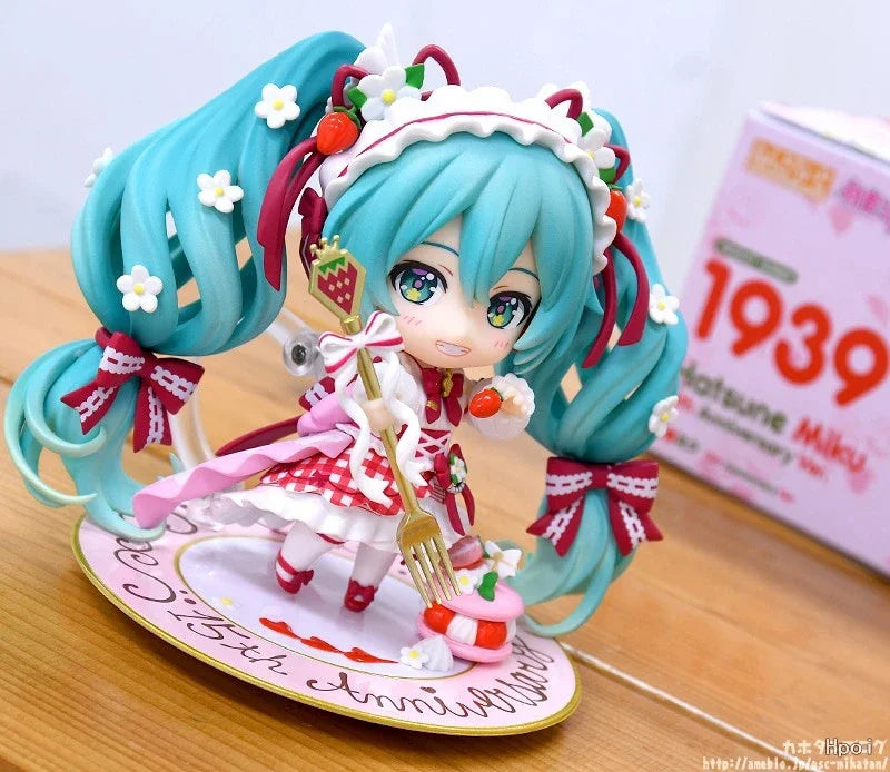 10cm #1939 Hatsune Miku Anime Figure 15th Anniversary Strawberry Miku Action Figure #1940 PVC Collection Model Doll Toys Gift - Smarsty