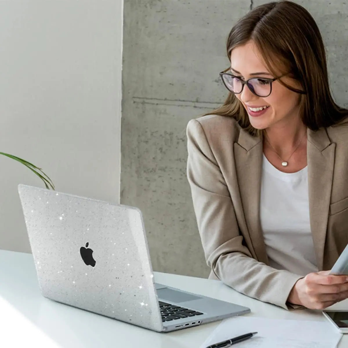 MacBook Air UltraSlim Hard Shell Case 13 to 15 Inches
