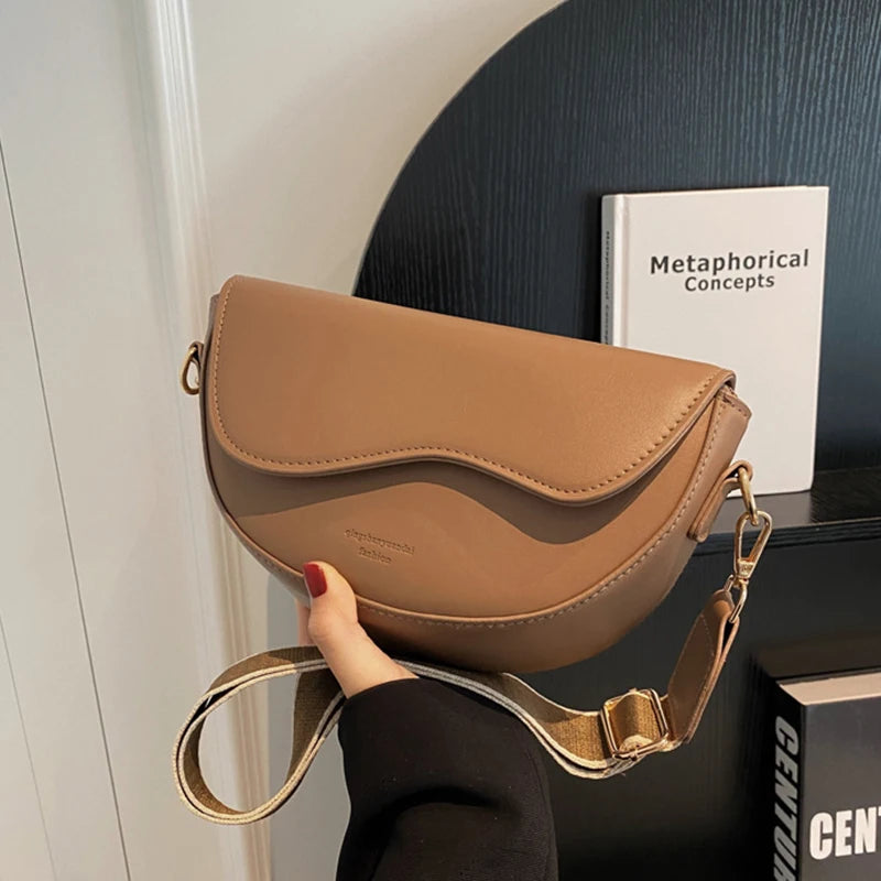 Women Vintage Saddle Bag With Wide Strap Crossbody - Smarsty