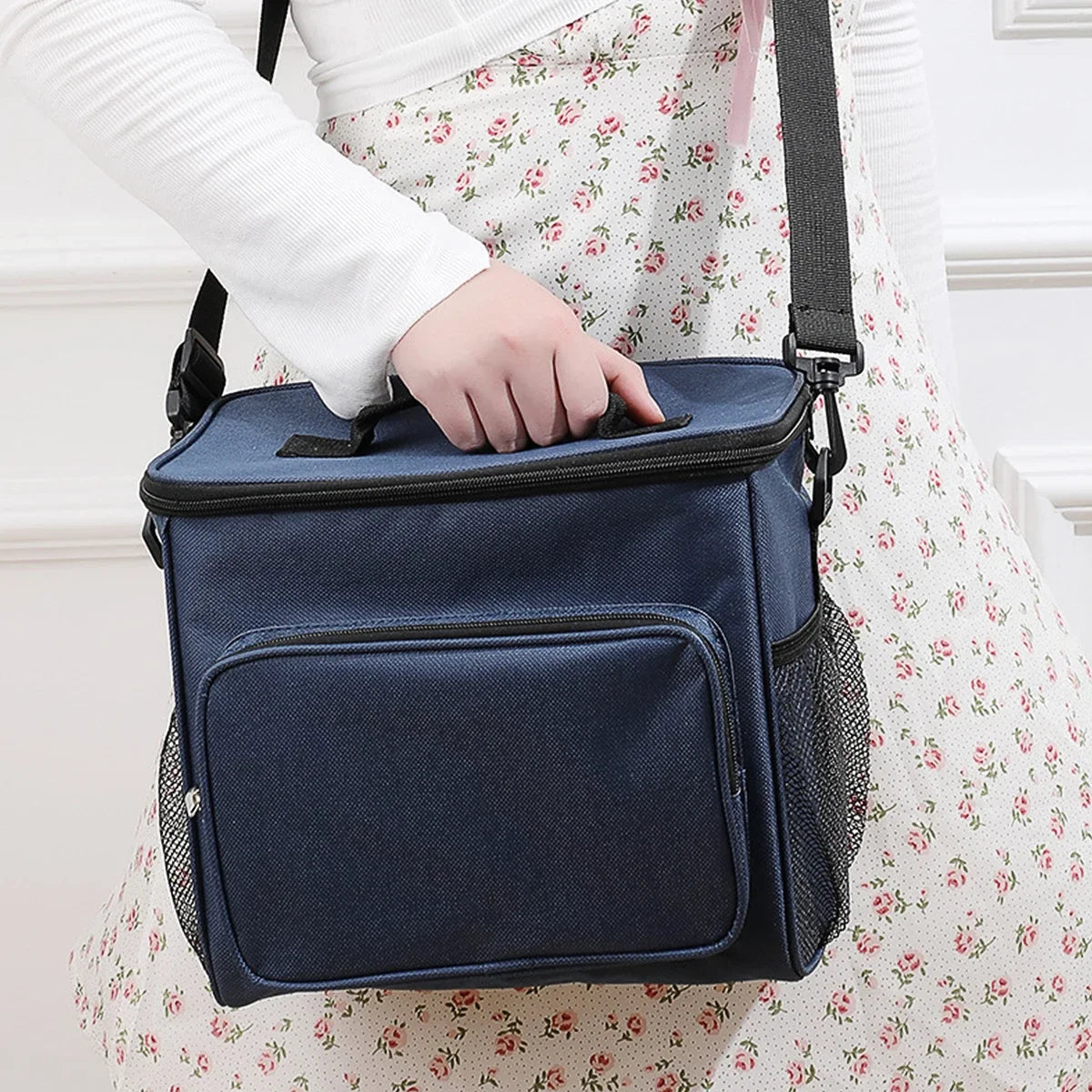 Insulated Portable Lunch Bag With Adjustable Shoulder Strap - Smarsty