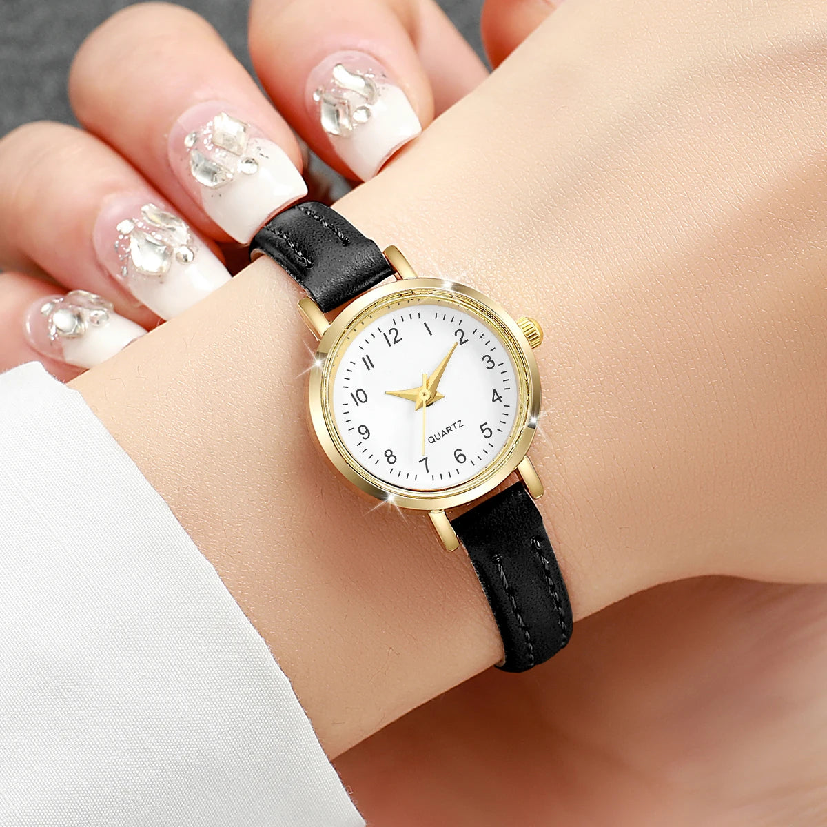 Fashionable Women's Quartz Watch with Leather Band - Smarsty